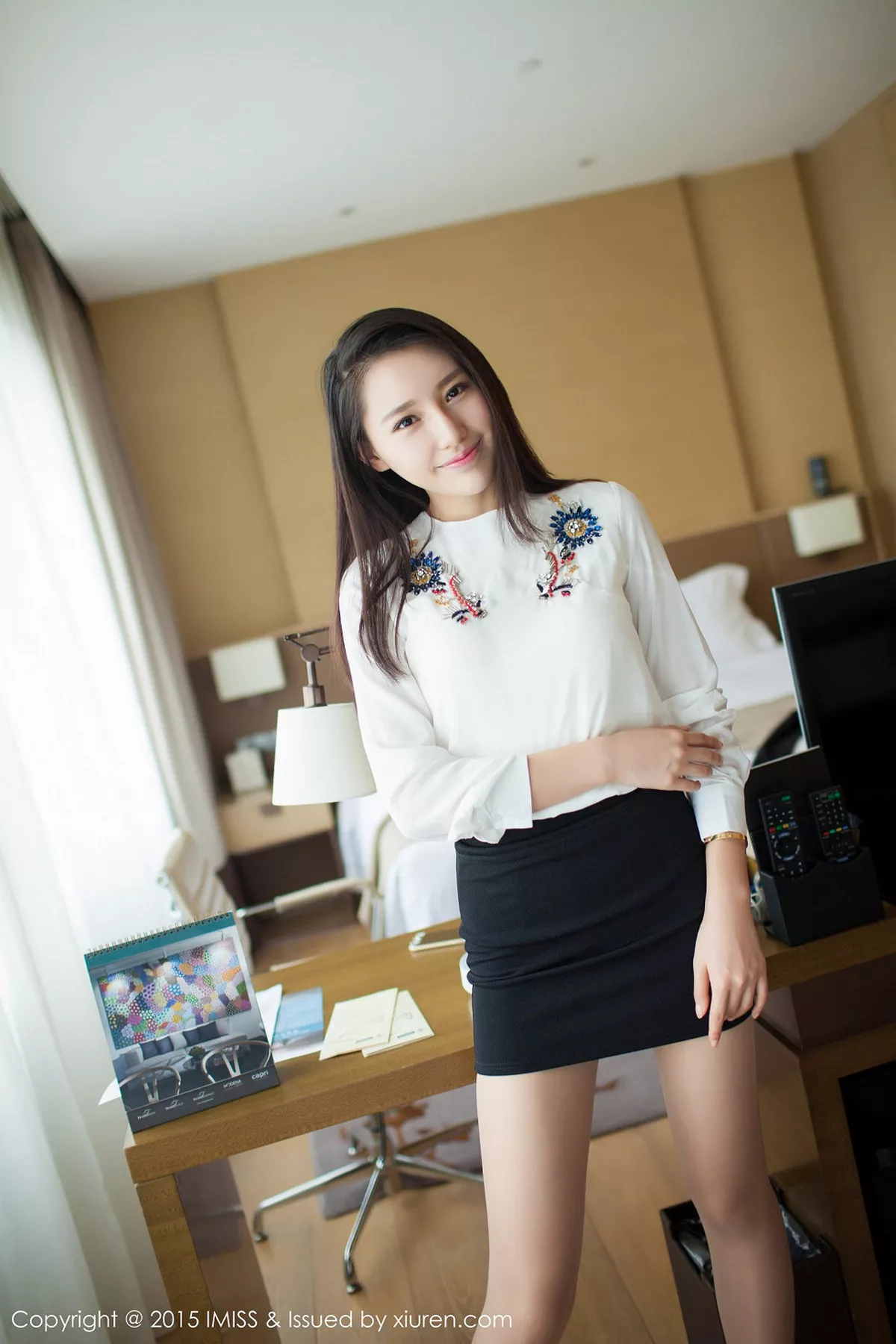 秀人集.com_[IMISS爱蜜社]Vol.023_嫩模刘奕宁Lynn居家OL装扮肉色丝袜修长美腿性感写真53P