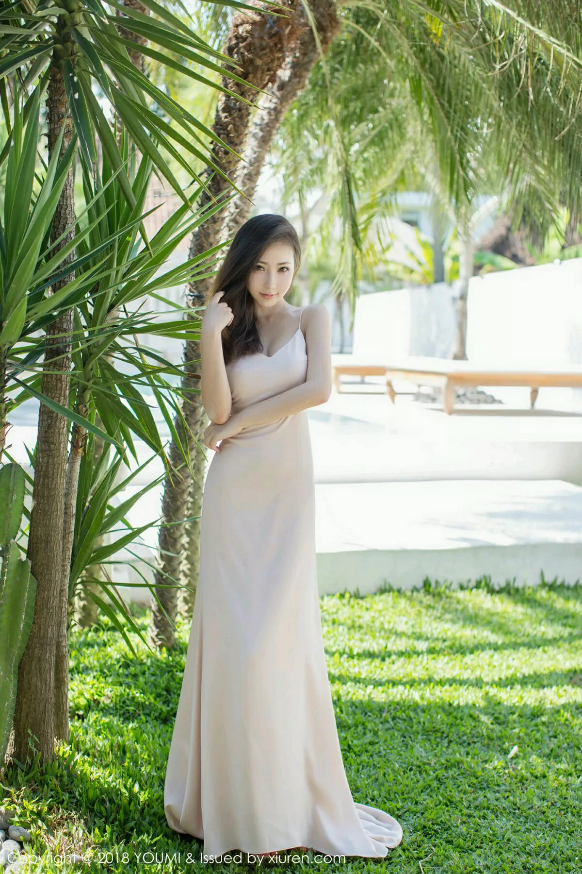 秀人集.com_[YouMi尤蜜荟]Vol.156_女神Yumi-尤美巴厘岛旅拍泳池边性感比基尼秀完美身材写真31P