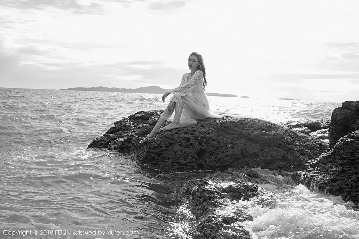 秀人集.com_[FeiLin嗲囡囡]Vol.136_嫩模晗大大Via户外泳池边性感比基尼秀完美身材湿身诱惑写真38P