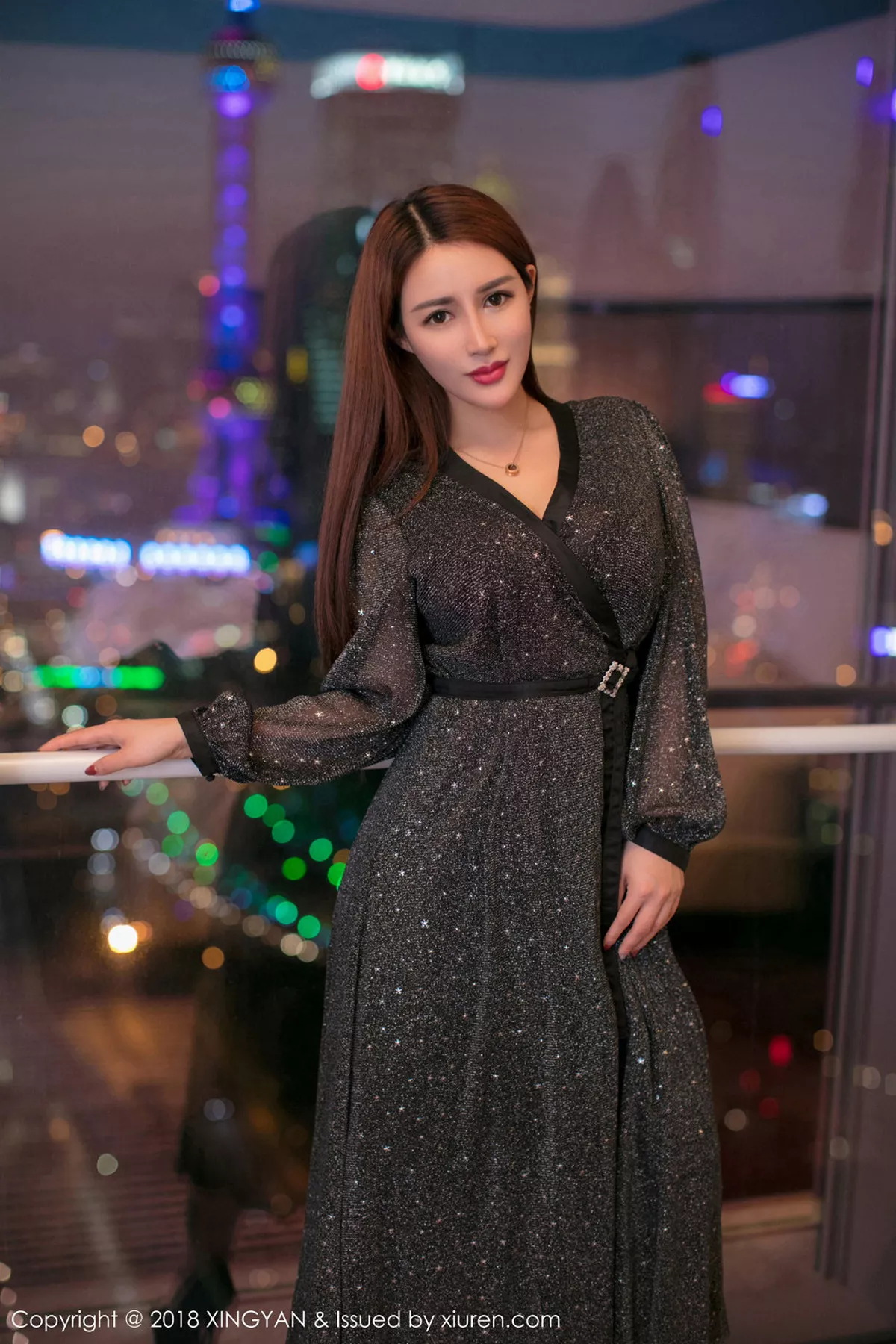 秀人集.com_[XINGYAN星颜社]Vol.050_嫩模liyiyi大尺度全裸上身秀豪乳血滴子遮点诱惑写真46P