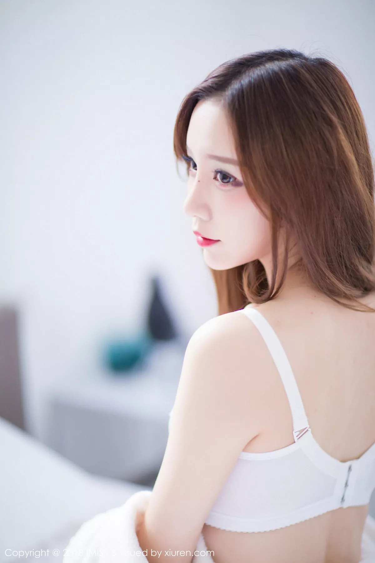 秀人集.com_[IMISS爱蜜社]Vol.233_新人嫩模小琳白色蕾丝连身裙+私房浴袍秀豪乳诱惑写真44P