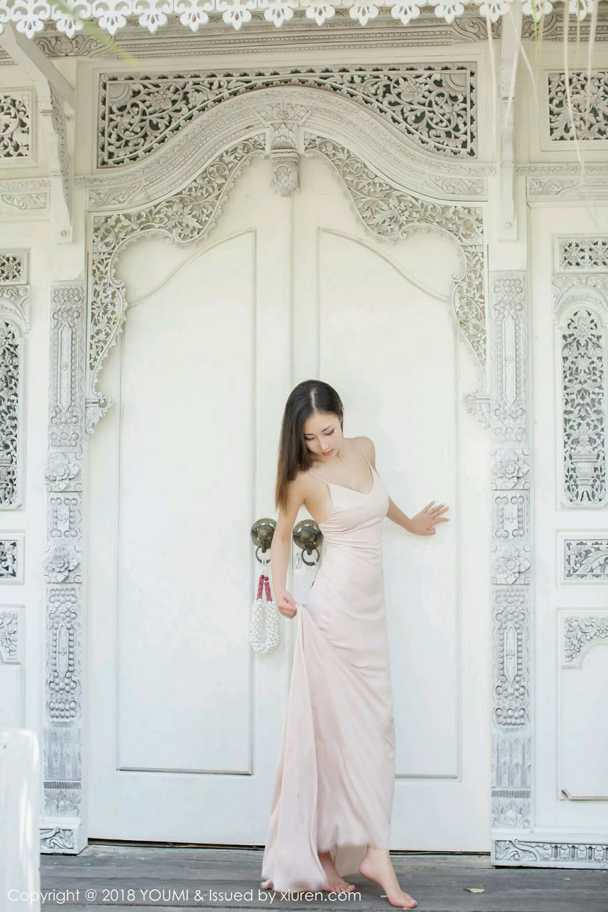 秀人集.com_[YouMi尤蜜荟]Vol.156_女神Yumi-尤美巴厘岛旅拍泳池边性感比基尼秀完美身材写真31P