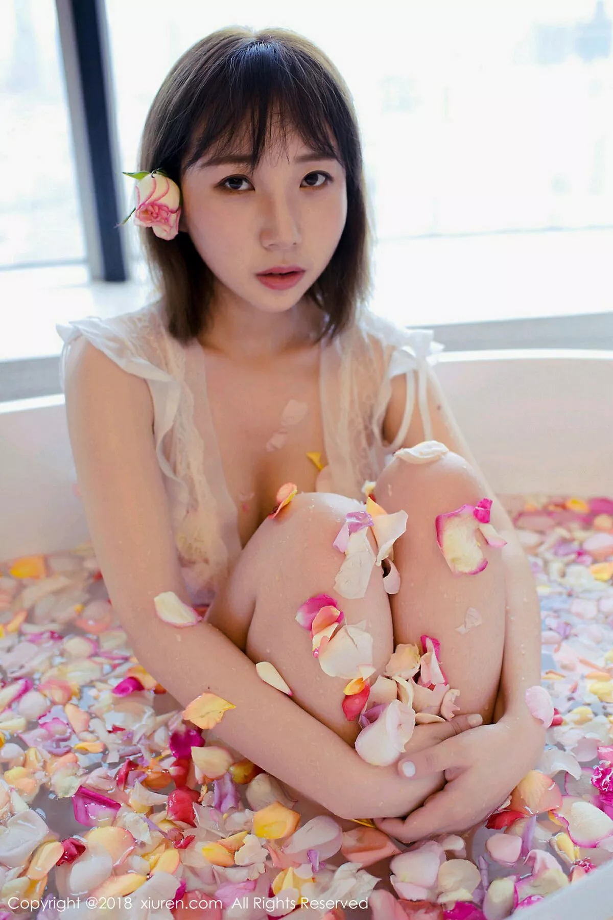 秀人集.com_[XiuRen秀人网]No.981_嫩模枝恩居家私房浴缸里玫瑰花瓣浴真空湿身诱惑写真57P