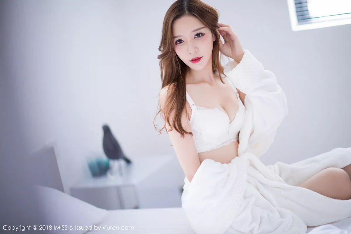 秀人集.com_[IMISS爱蜜社]Vol.233_新人嫩模小琳白色蕾丝连身裙+私房浴袍秀豪乳诱惑写真44P