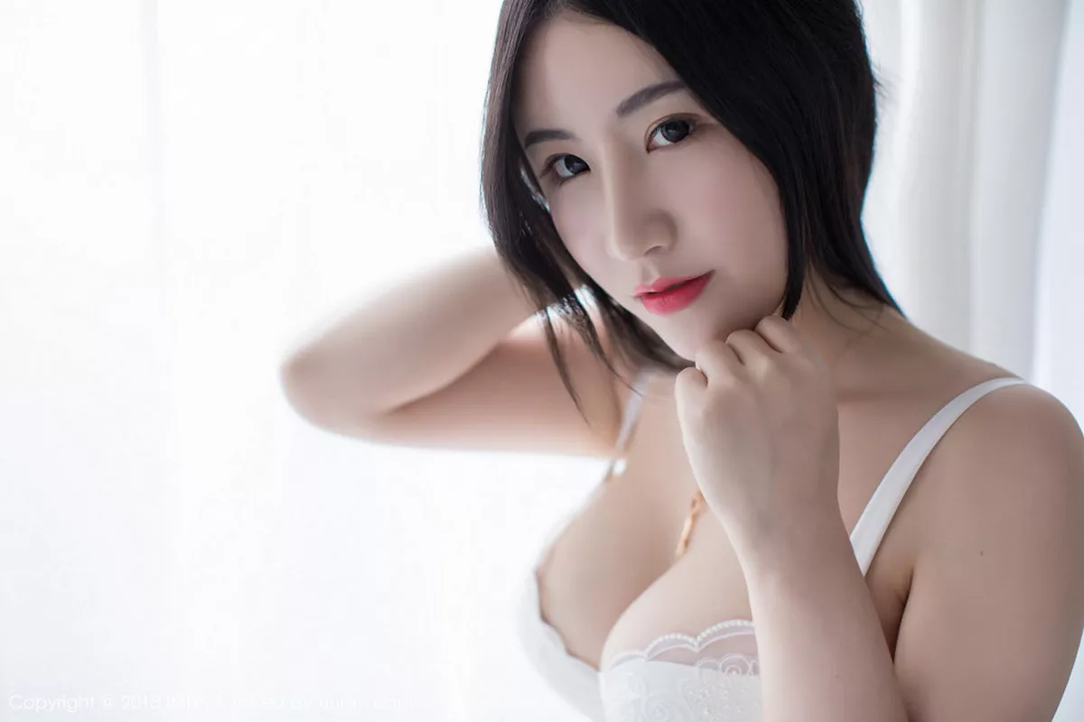 秀人集.com_[IMISS爱蜜社]Vol.236_女神绯月樱-Cherry居家吊带白色蕾丝内衣秀豪乳诱惑写真42P