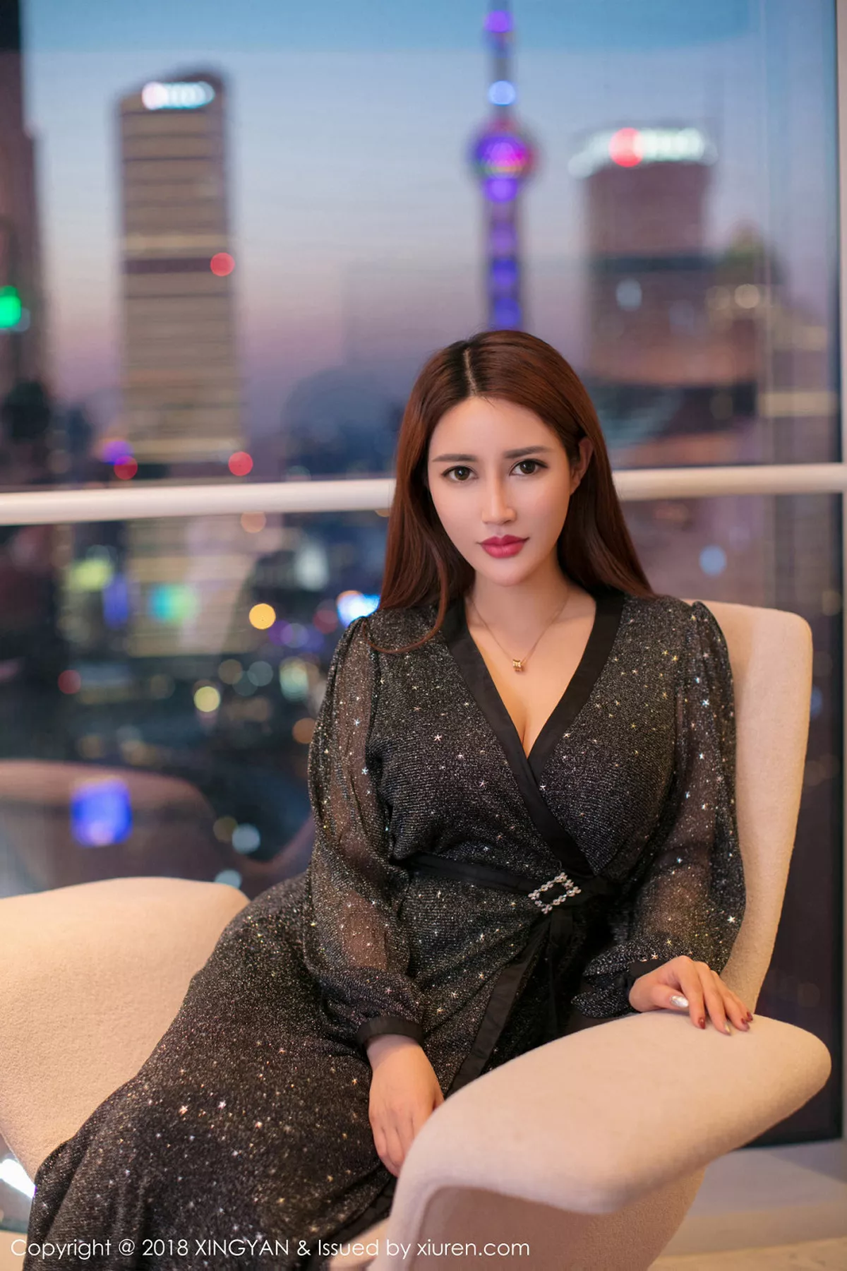 秀人集.com_[XINGYAN星颜社]Vol.050_嫩模liyiyi大尺度全裸上身秀豪乳血滴子遮点诱惑写真46P