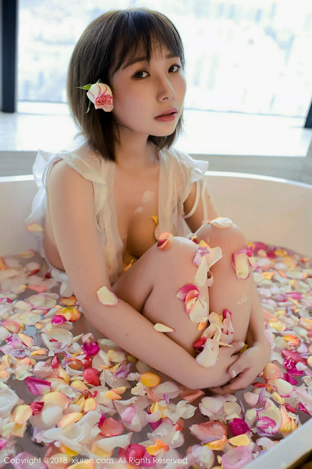 秀人集.com_[XiuRen秀人网]No.981_嫩模枝恩居家私房浴缸里玫瑰花瓣浴真空湿身诱惑写真57P