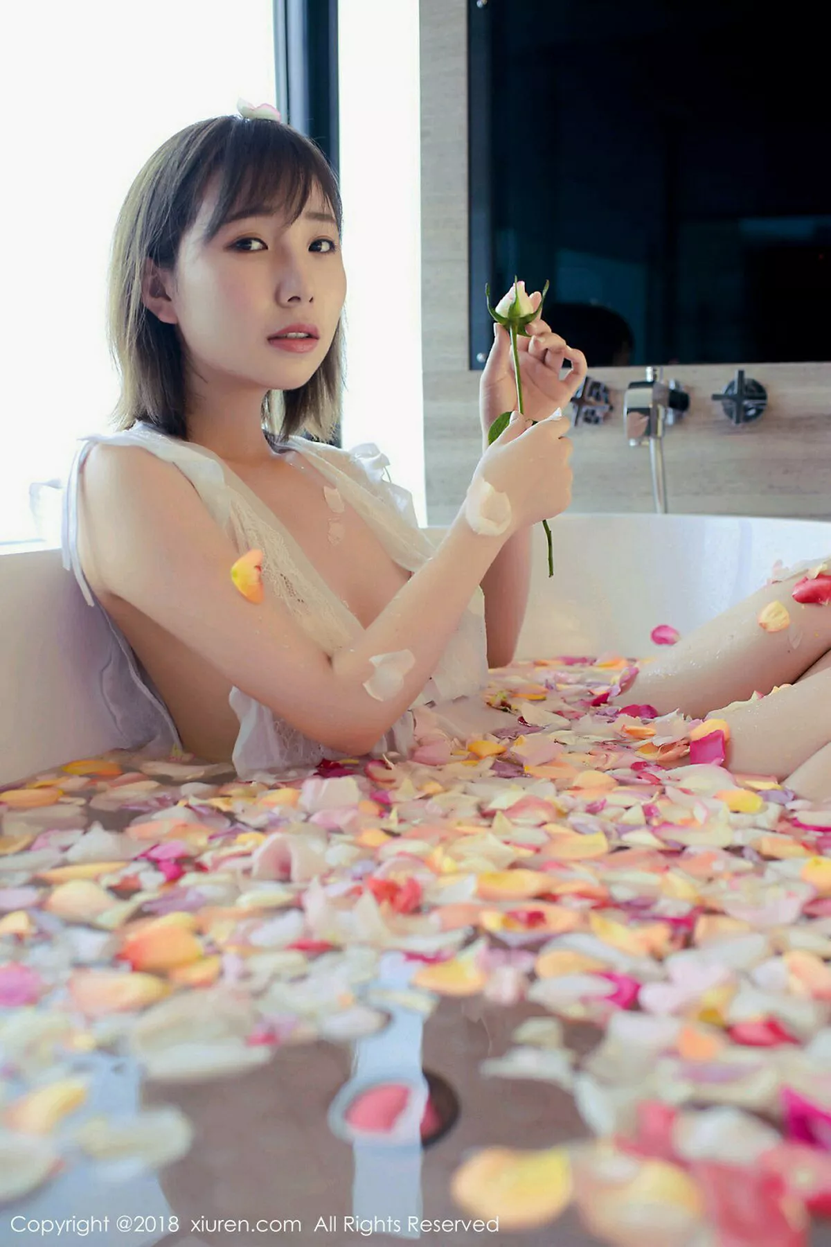 秀人集.com_[XiuRen秀人网]No.981_嫩模枝恩居家私房浴缸里玫瑰花瓣浴真空湿身诱惑写真57P