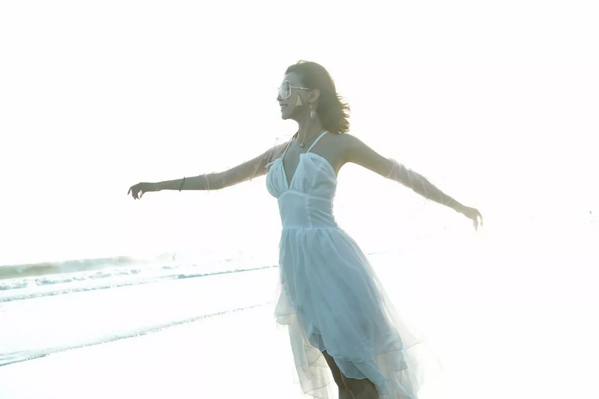 秀人集.com_[FeiLin嗲囡囡]Vol.142_嫩模冯木木LRIS班塔延岛旅拍海边清新吊带连身裙写真46P