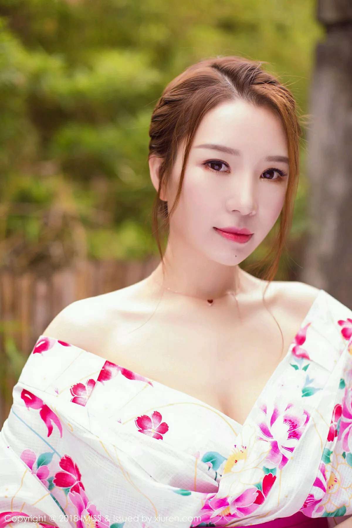 秀人集.com_[IMISS爱蜜社]Vol.252_嫩模Katrina私房日系和服真空露美乳+黑丝OL系列完美诱惑写真42P