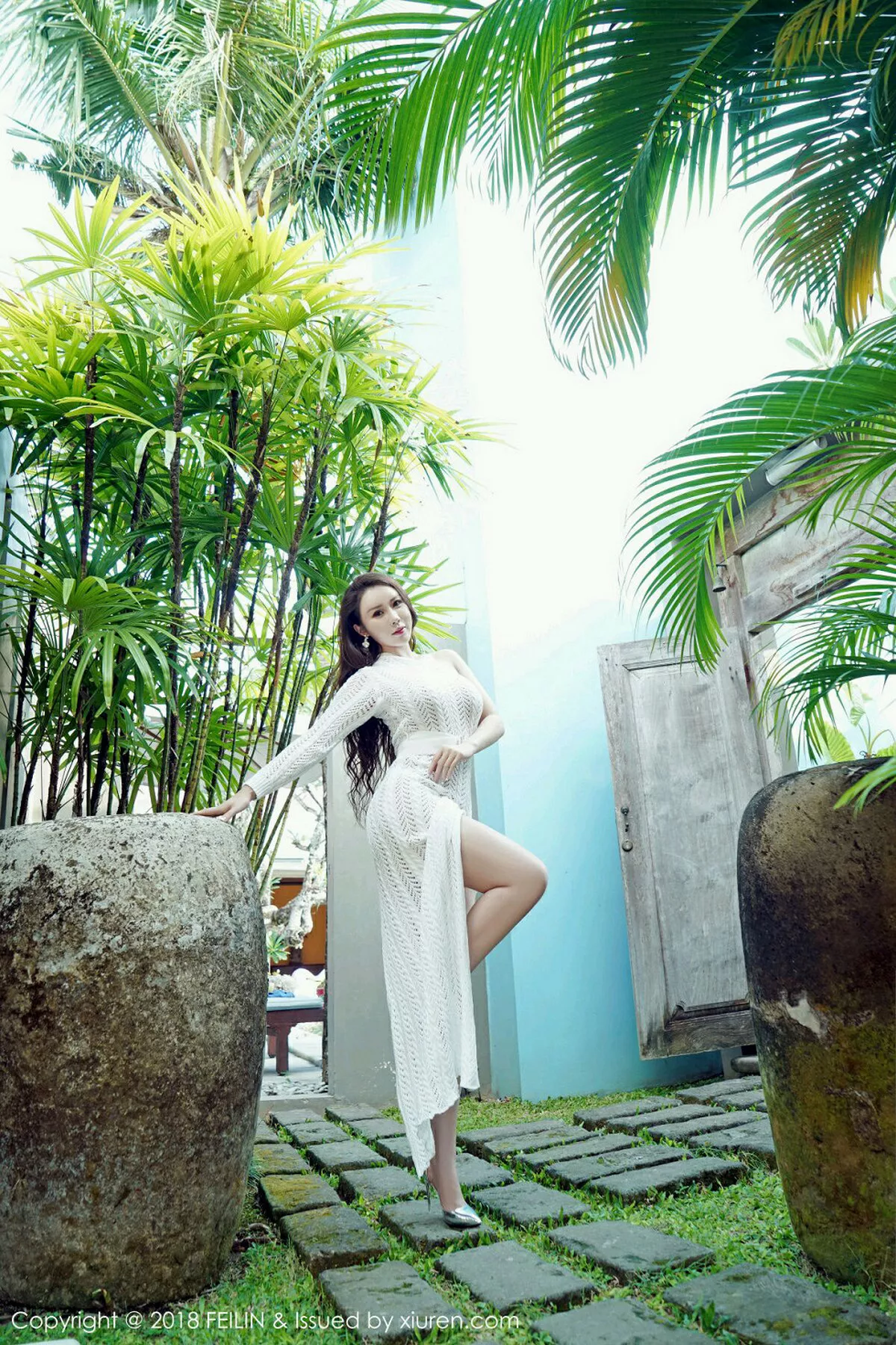 秀人集.com_[FeiLin嗲囡囡]Vol.143_女神Egg-尤妮丝菲律宾旅拍粉色高叉连体衣秀丰乳肥臀诱惑写真45P