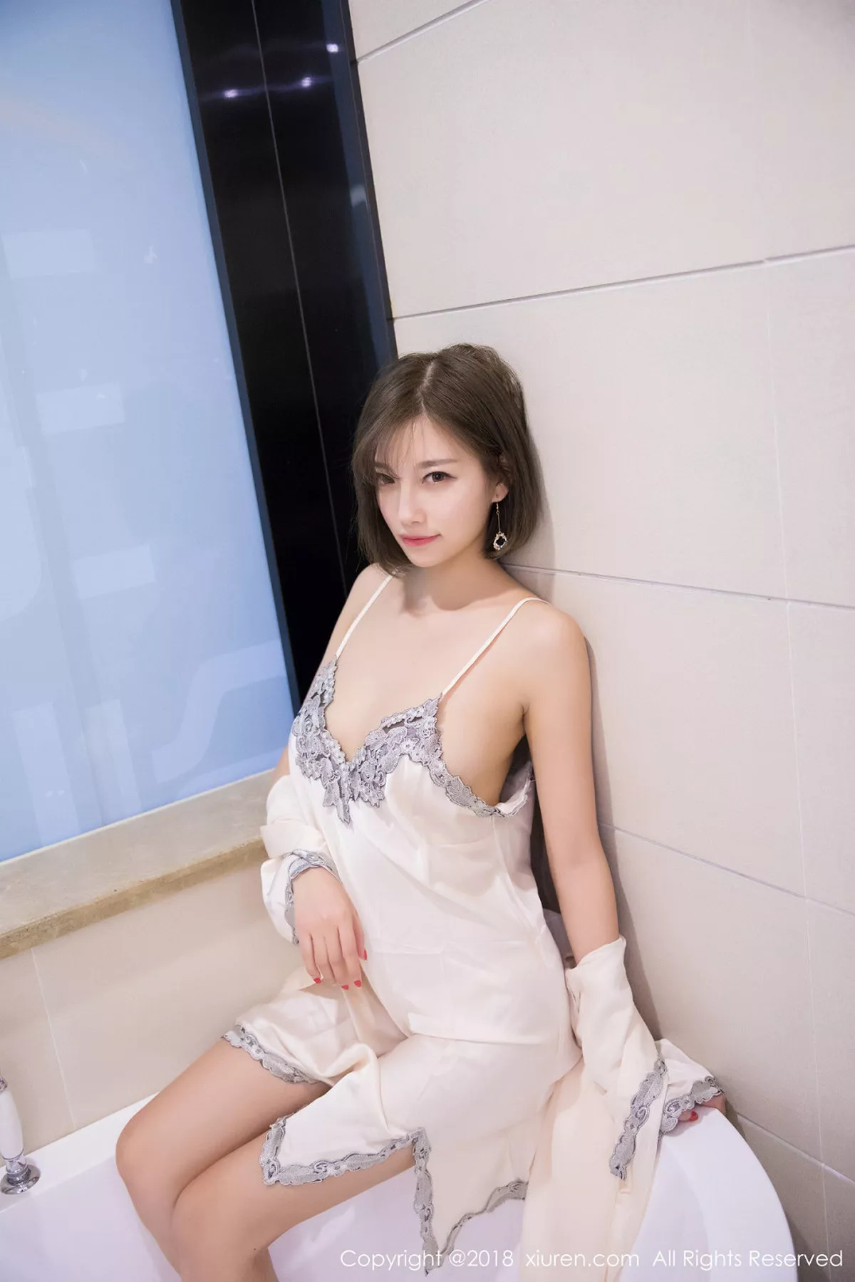 秀人集.com_[XiuRen秀人网]No.1045_甜美女神杨晨晨sugar白色吊带睡裙秀完美身材性感写真53P