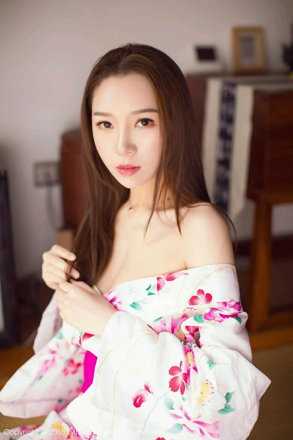 秀人集.com_[IMISS爱蜜社]Vol.252_嫩模Katrina私房日系和服真空露美乳+黑丝OL系列完美诱惑写真42P