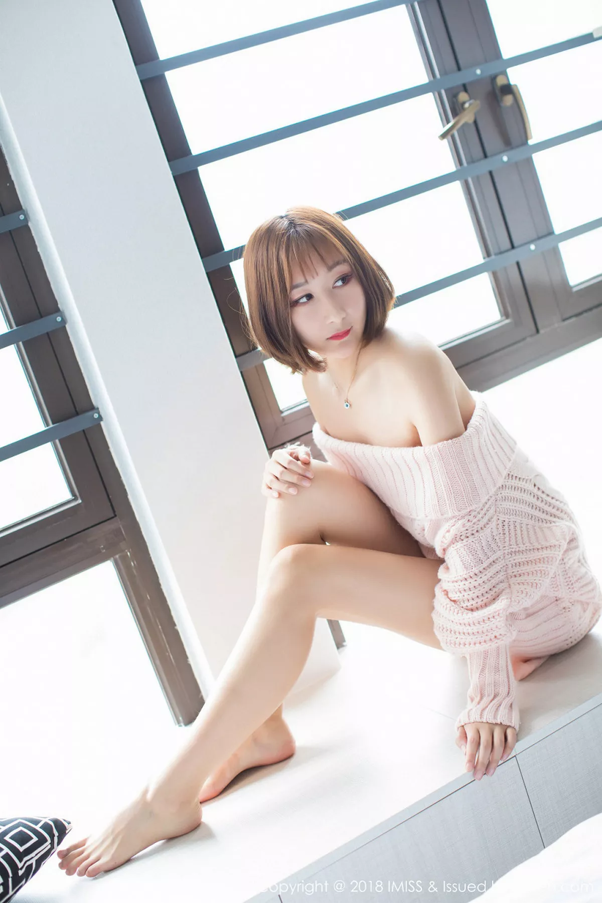 秀人集.com_[IMISS爱蜜社]Vol.240_嫩模九尾Ivy吊带背心配无内肉丝裤袜透视秀翘臀诱惑写真53P