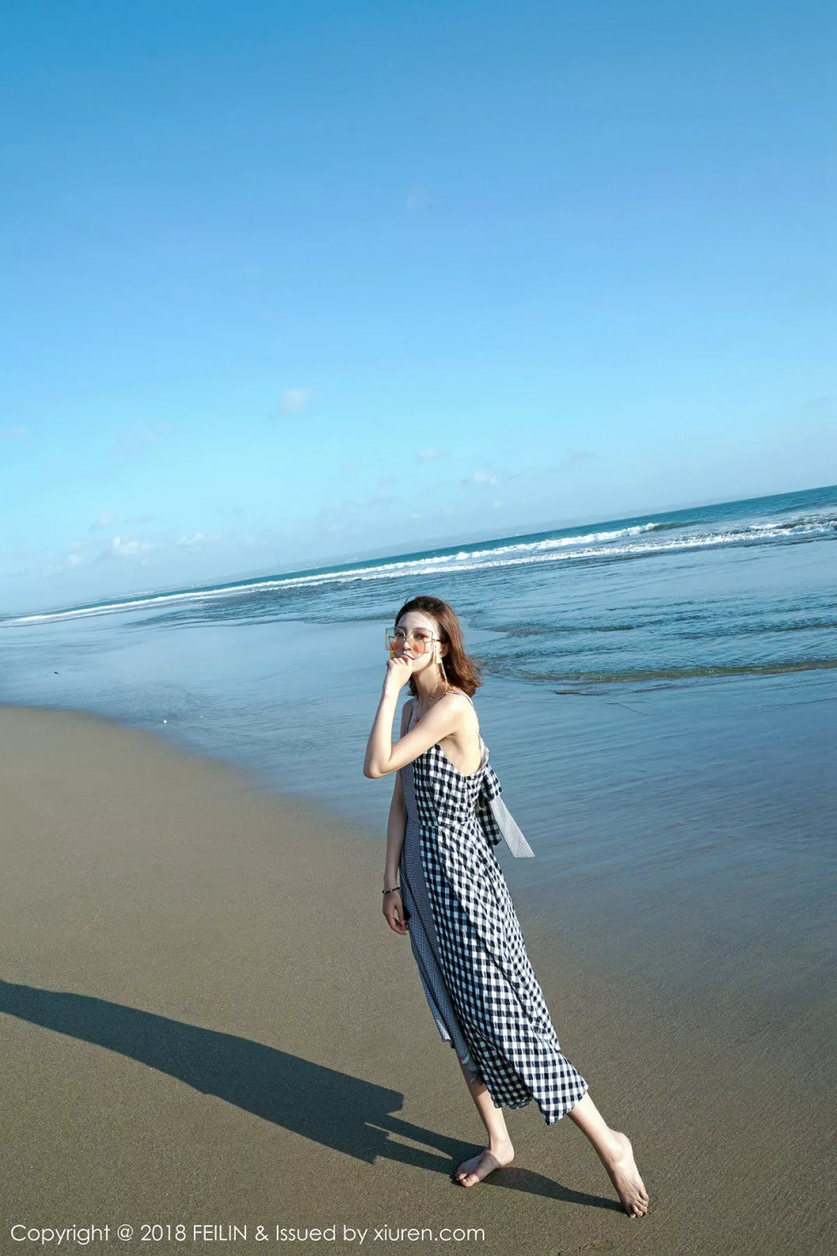 秀人集.com_[FeiLin嗲囡囡]Vol.142_嫩模冯木木LRIS班塔延岛旅拍海边清新吊带连身裙写真46P