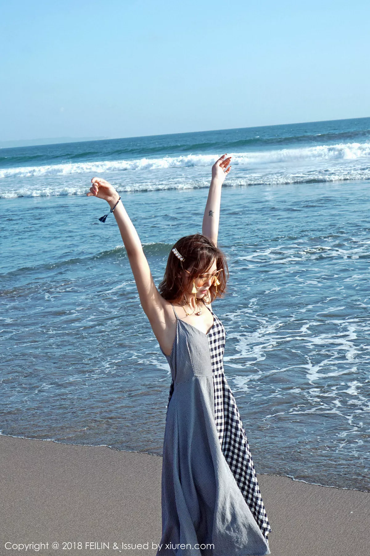 秀人集.com_[FeiLin嗲囡囡]Vol.142_嫩模冯木木LRIS班塔延岛旅拍海边清新吊带连身裙写真46P