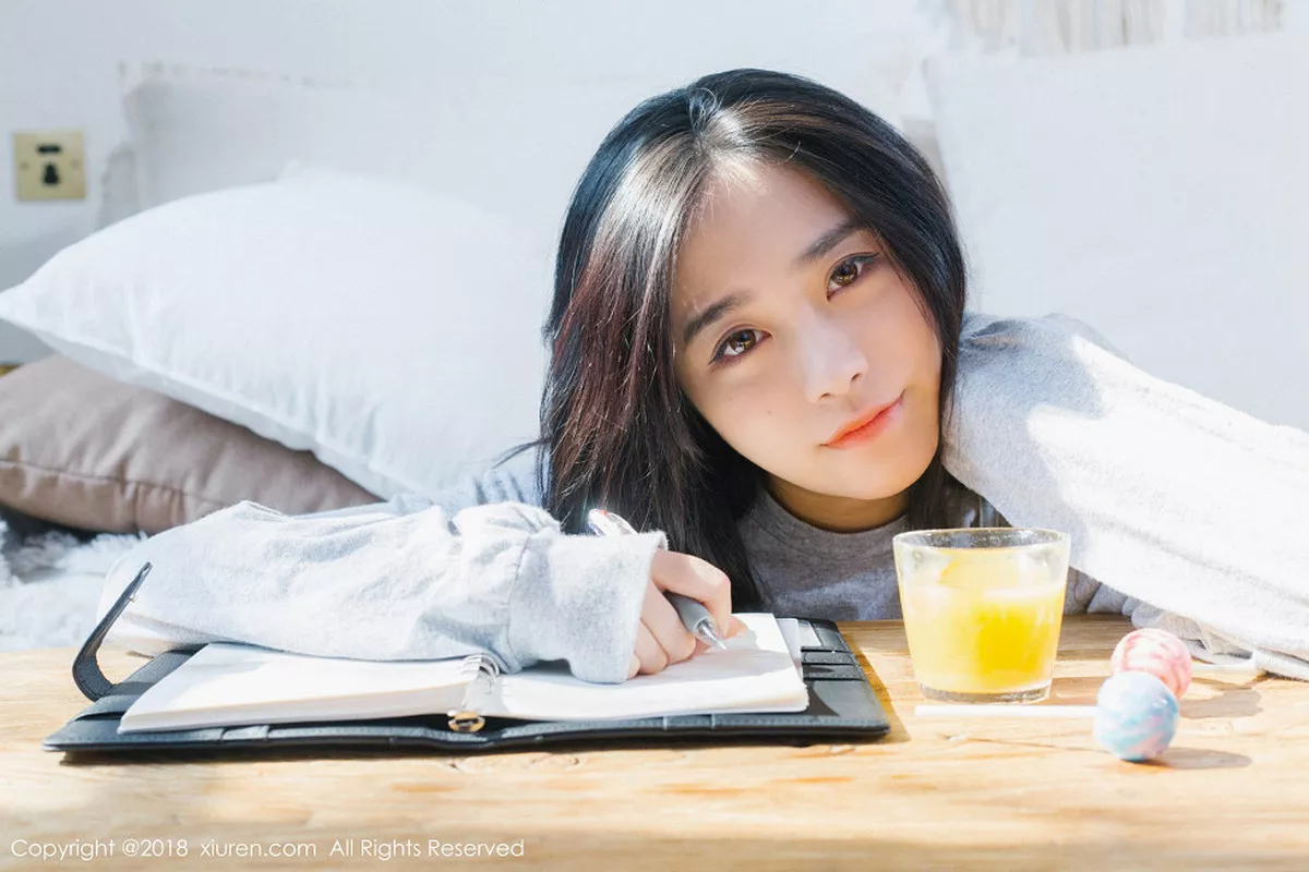 秀人集.com_[XiuRen秀人网]No.1024_女神许诺Sabrina居家早安女友系列床上慵懒迷人写真82P