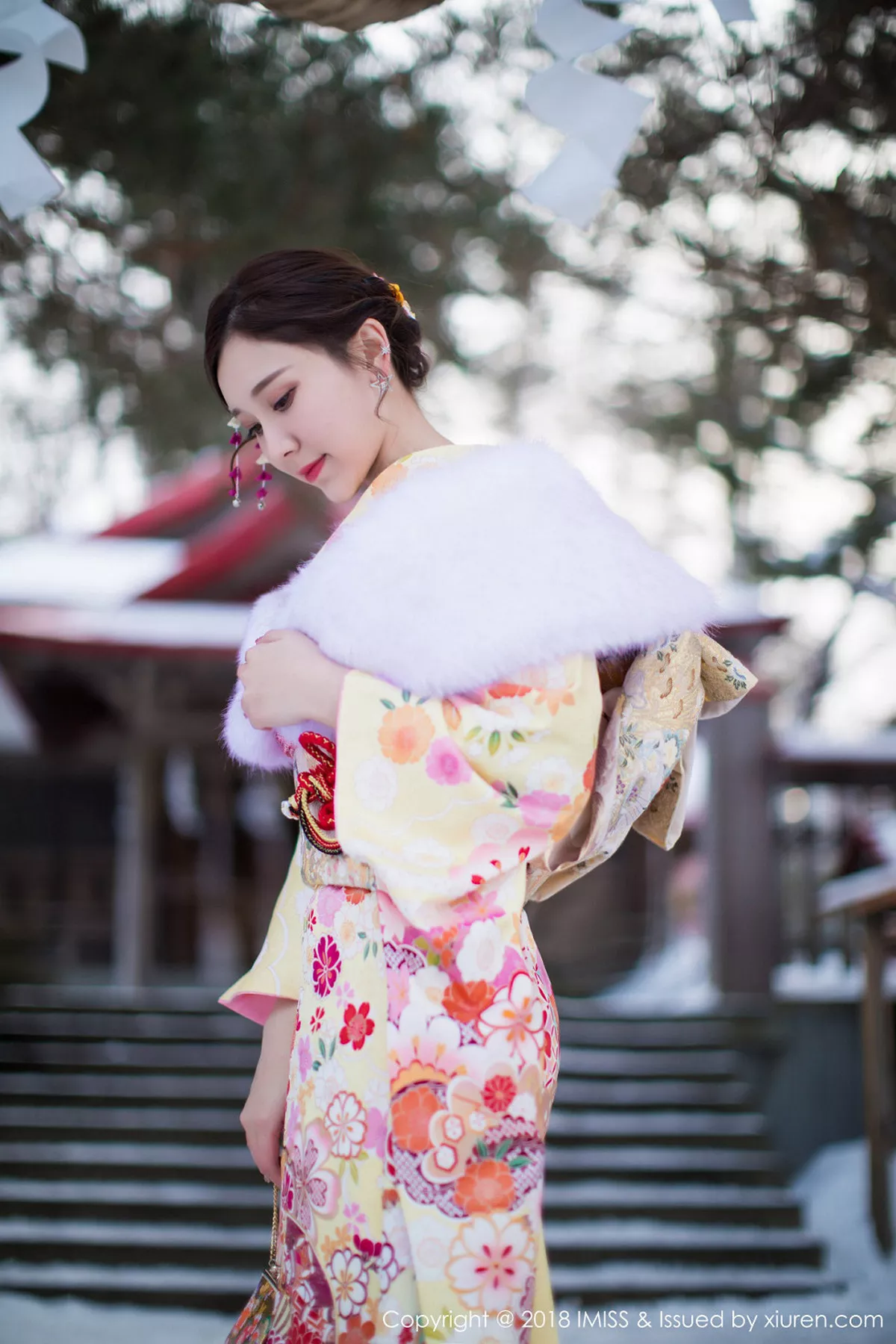 秀人集.com_[IMISS爱蜜社]Vol.242_嫩模淼淼萌萌哒北海道旅拍白色高叉连体内衣爆乳诱惑写真34P