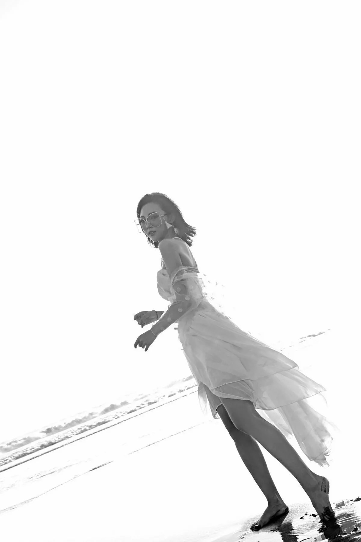 秀人集.com_[FeiLin嗲囡囡]Vol.142_嫩模冯木木LRIS班塔延岛旅拍海边清新吊带连身裙写真46P