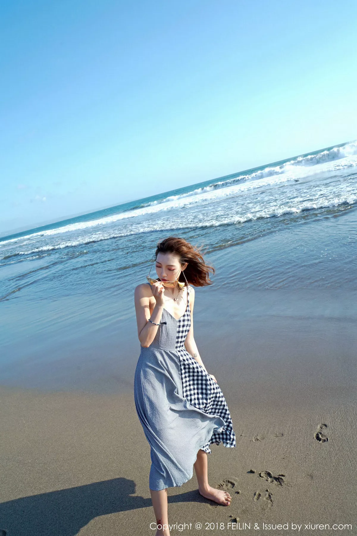 秀人集.com_[FeiLin嗲囡囡]Vol.142_嫩模冯木木LRIS班塔延岛旅拍海边清新吊带连身裙写真46P