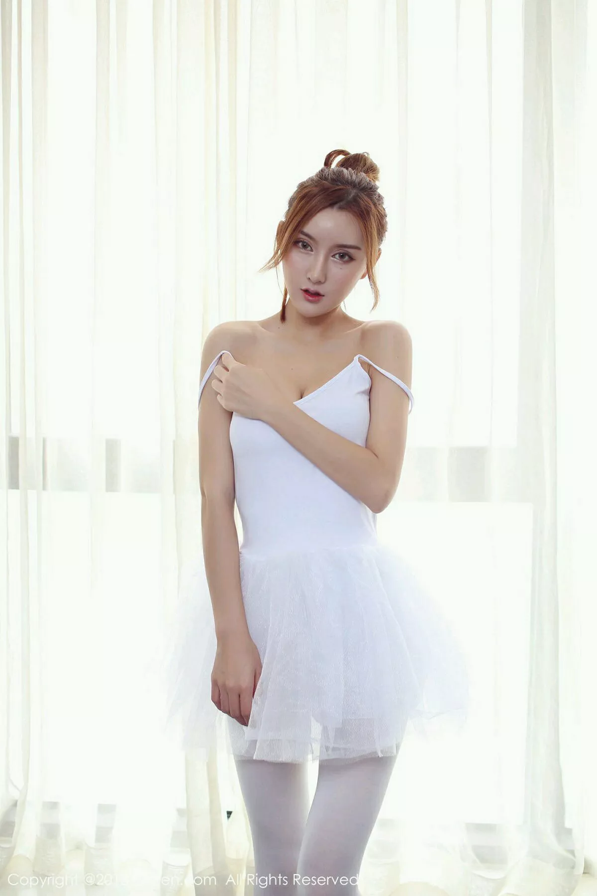 秀人集.com_[XiuRen秀人网]No.1031_嫩模M梦baby芭蕾舞装扮白色内衣半脱双手档乳撩人诱惑写真55P