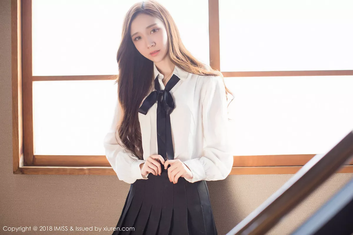 秀人集.com_[IMISS爱蜜社]Vol.242_嫩模淼淼萌萌哒北海道旅拍白色高叉连体内衣爆乳诱惑写真34P