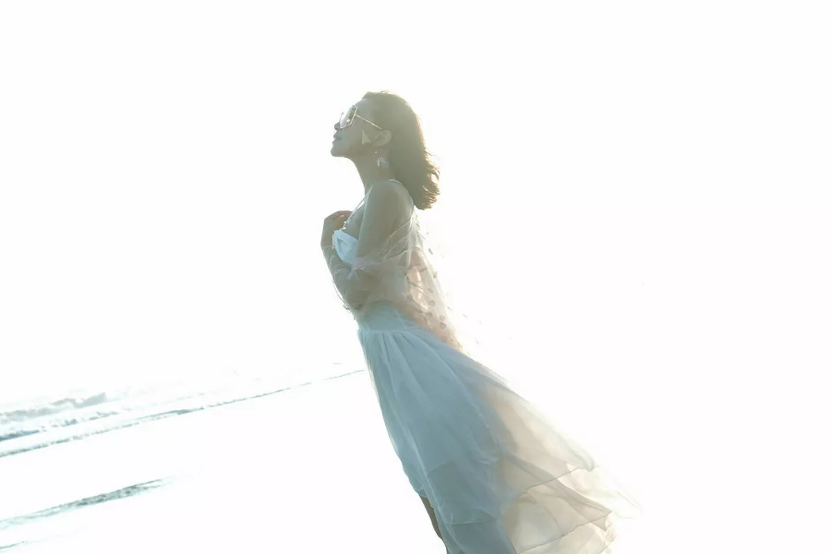 秀人集.com_[FeiLin嗲囡囡]Vol.142_嫩模冯木木LRIS班塔延岛旅拍海边清新吊带连身裙写真46P