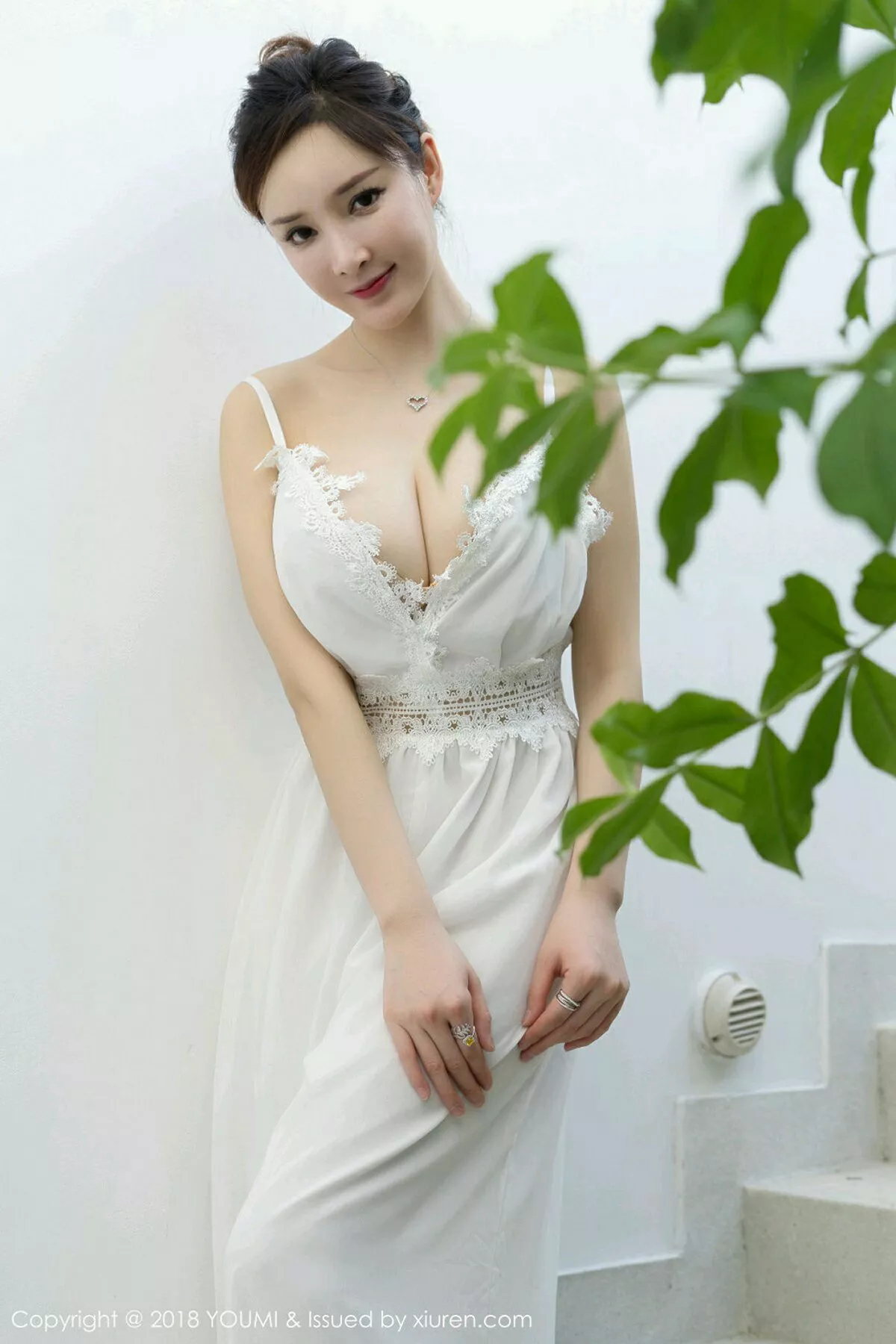 秀人集.com_[YouMi尤蜜荟]Vol.168_女神土肥圆矮挫穷苏梅岛旅拍全裸上身双手挡乳撩人诱惑写真42P