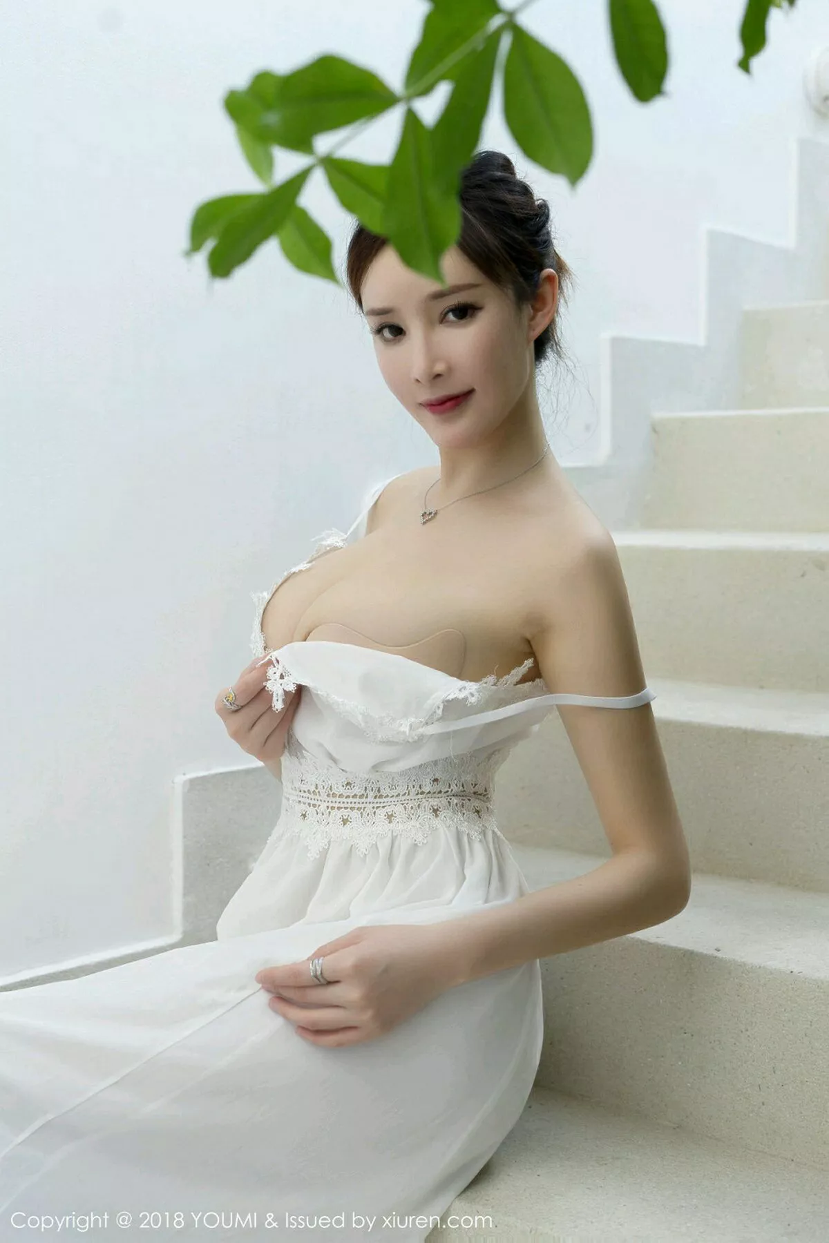 秀人集.com_[YouMi尤蜜荟]Vol.168_女神土肥圆矮挫穷苏梅岛旅拍全裸上身双手挡乳撩人诱惑写真42P