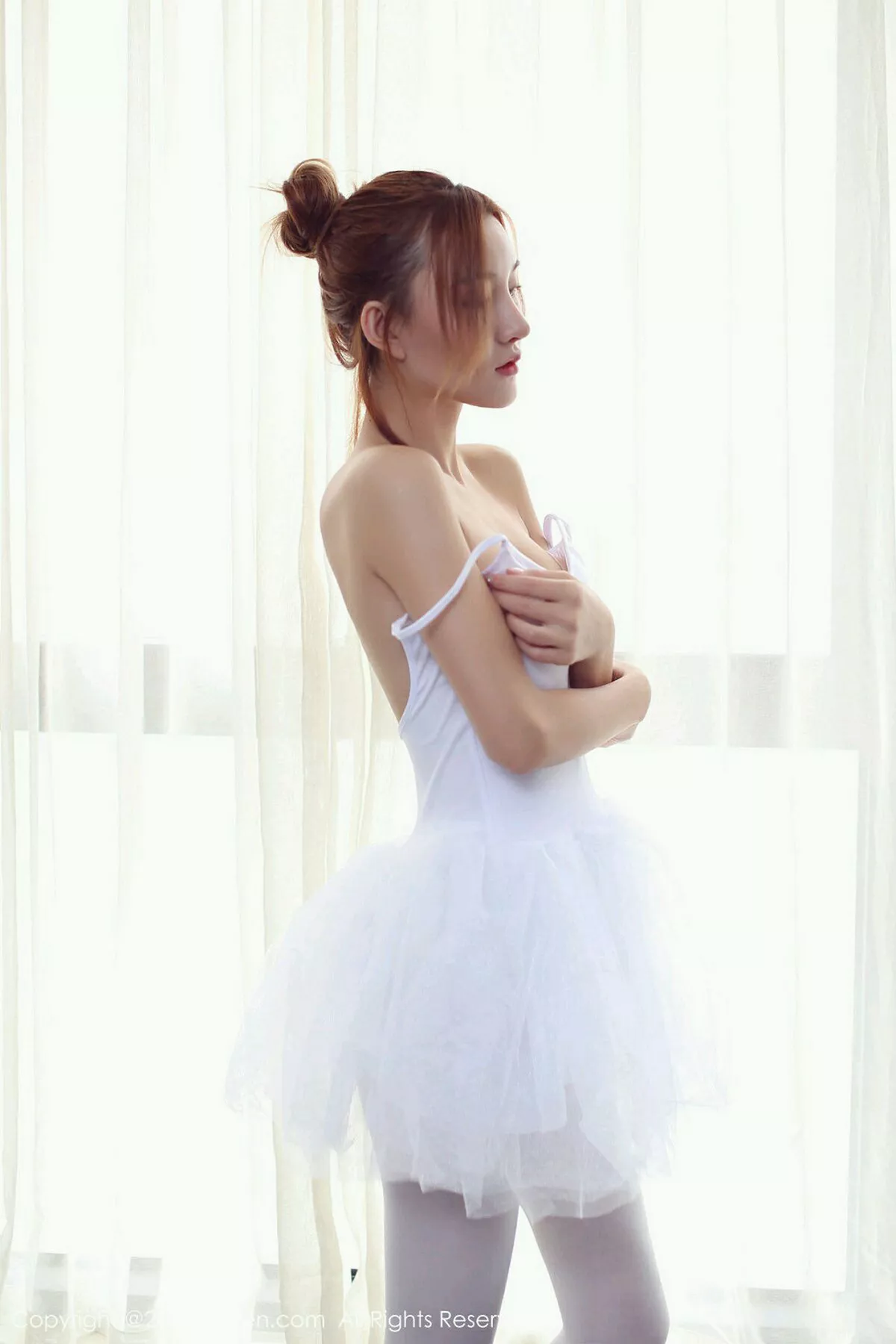 秀人集.com_[XiuRen秀人网]No.1031_嫩模M梦baby芭蕾舞装扮白色内衣半脱双手档乳撩人诱惑写真55P