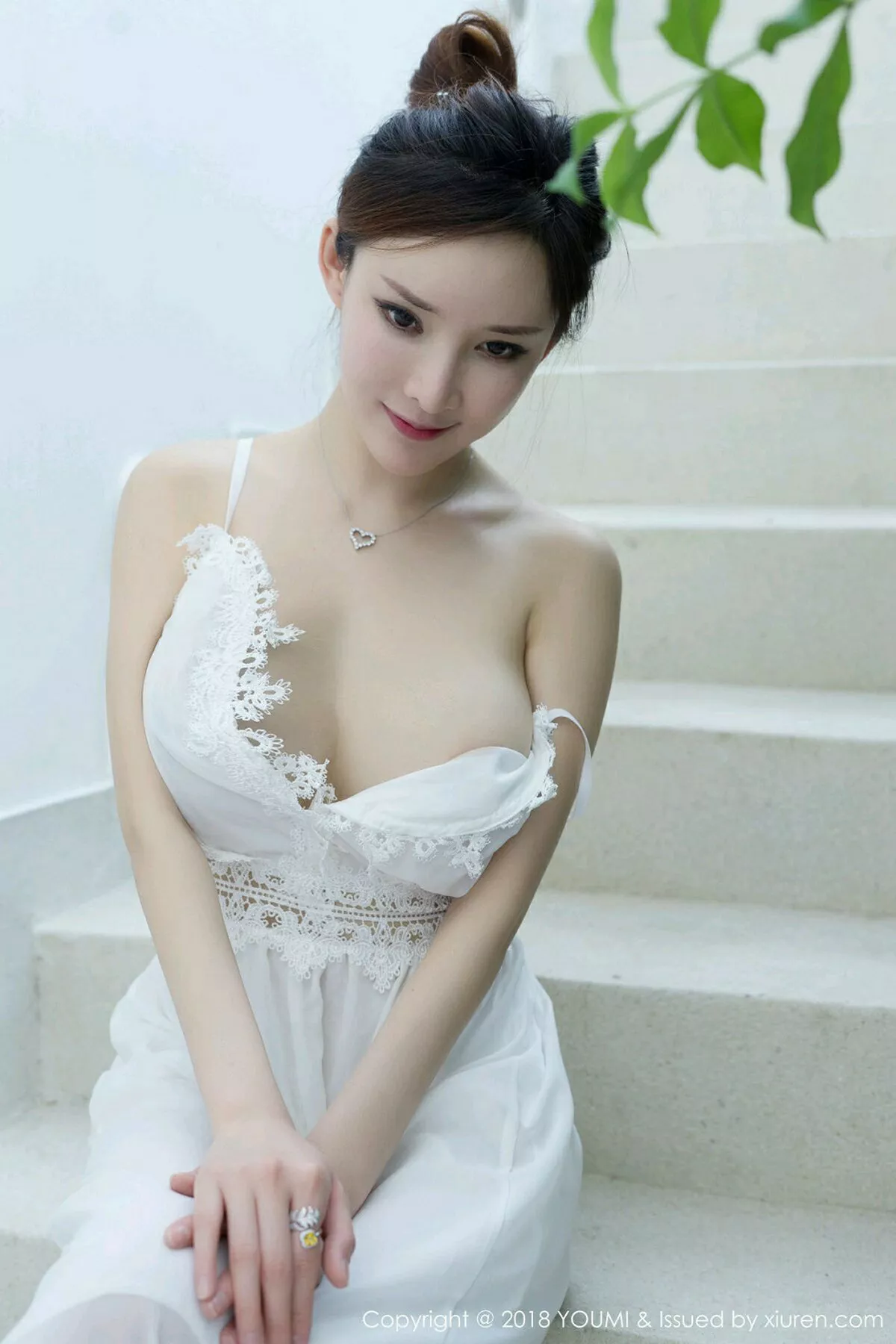 秀人集.com_[YouMi尤蜜荟]Vol.168_女神土肥圆矮挫穷苏梅岛旅拍全裸上身双手挡乳撩人诱惑写真42P