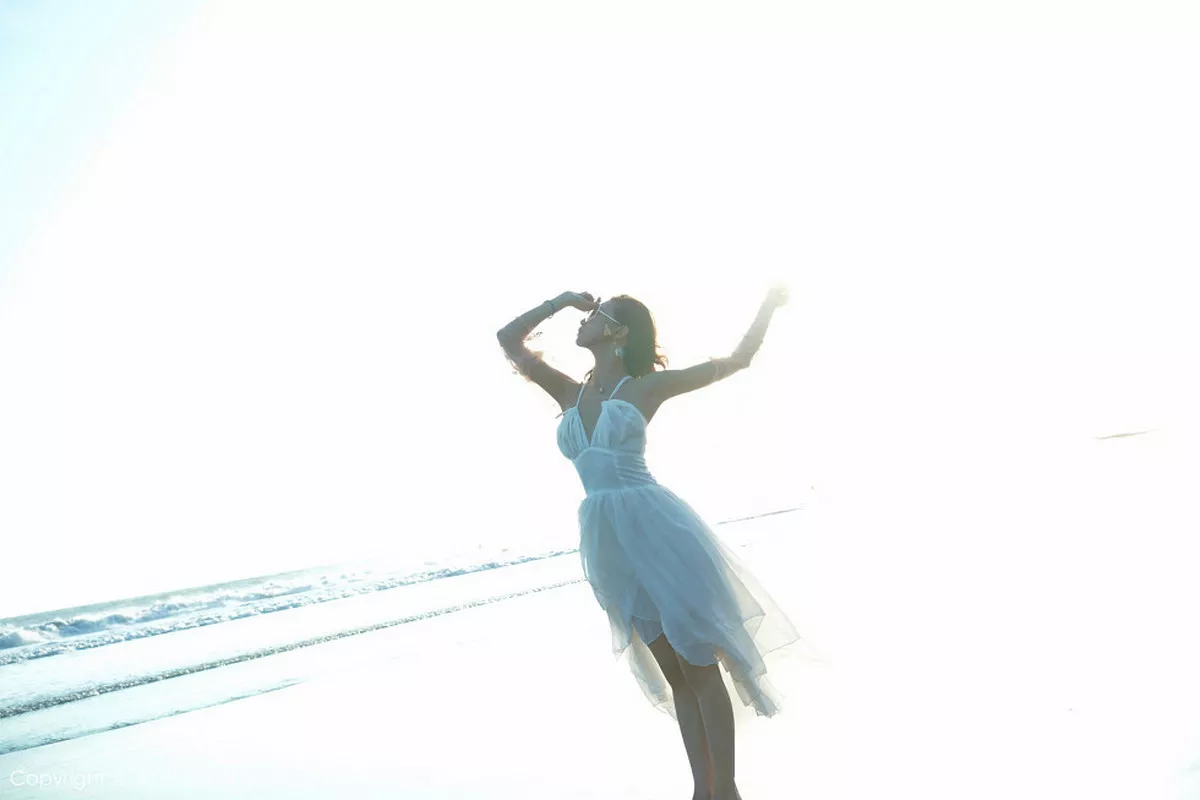 秀人集.com_[FeiLin嗲囡囡]Vol.142_嫩模冯木木LRIS班塔延岛旅拍海边清新吊带连身裙写真46P