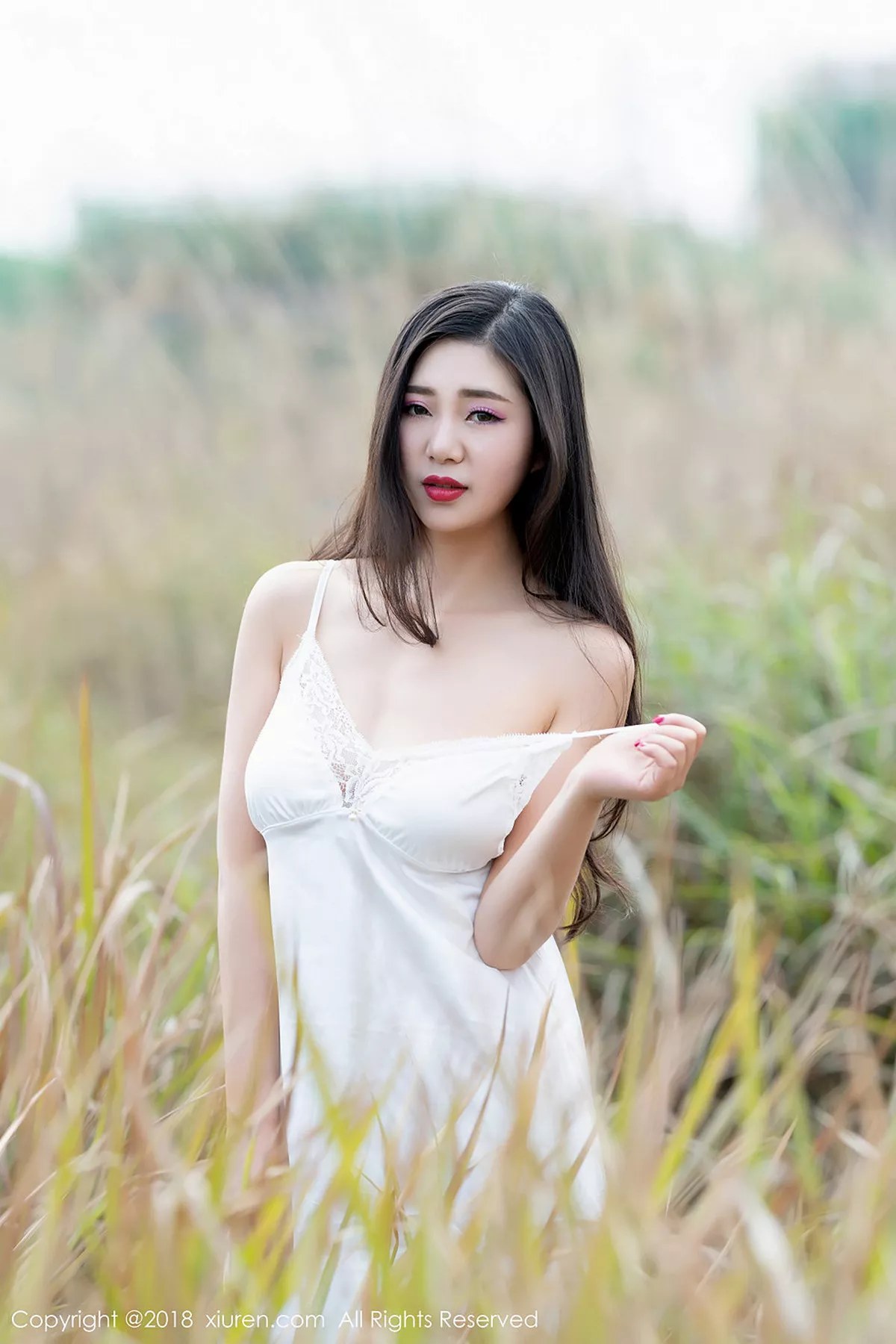 秀人集.com_[XiuRen秀人网]No.1076_女神宋KiKi户外脱白色长裙秀蕾丝印花内衣爆乳诱惑写真32P