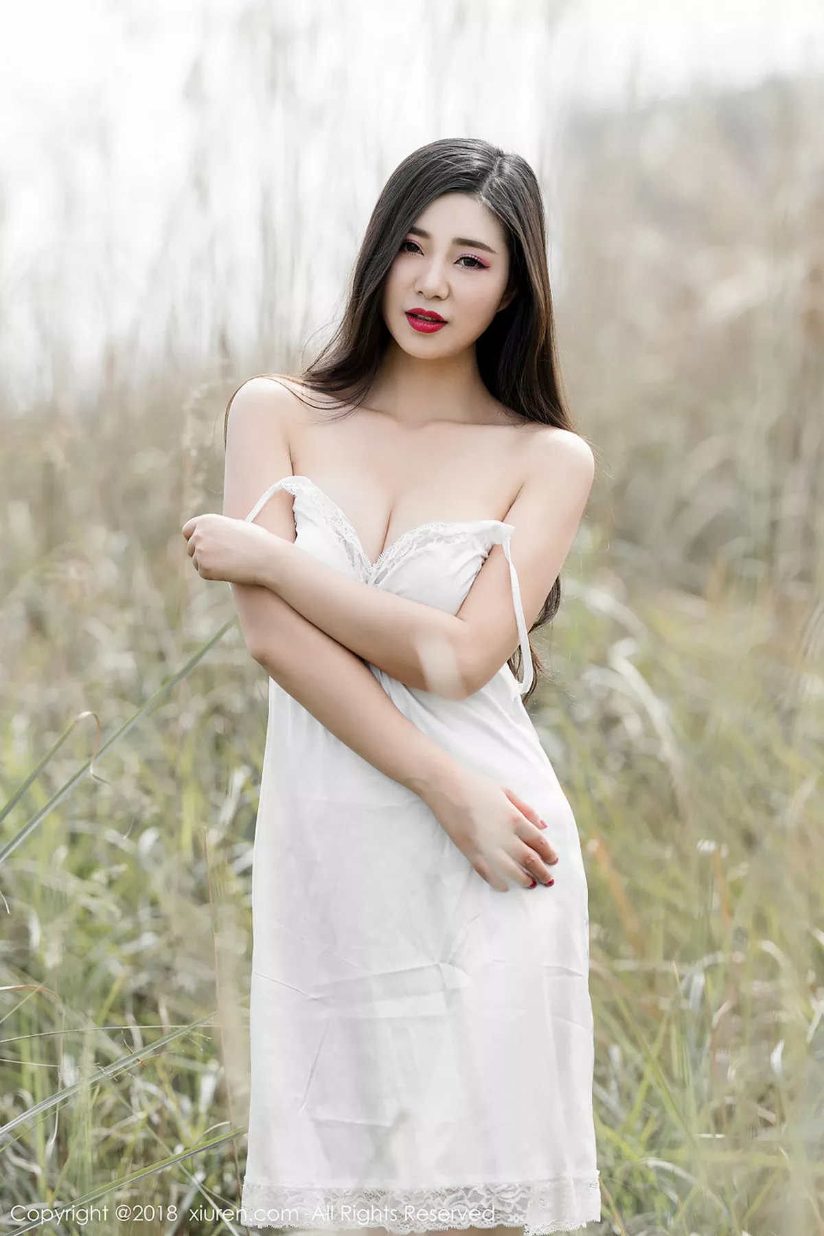 秀人集.com_[XiuRen秀人网]No.1076_女神宋KiKi户外脱白色长裙秀蕾丝印花内衣爆乳诱惑写真32P