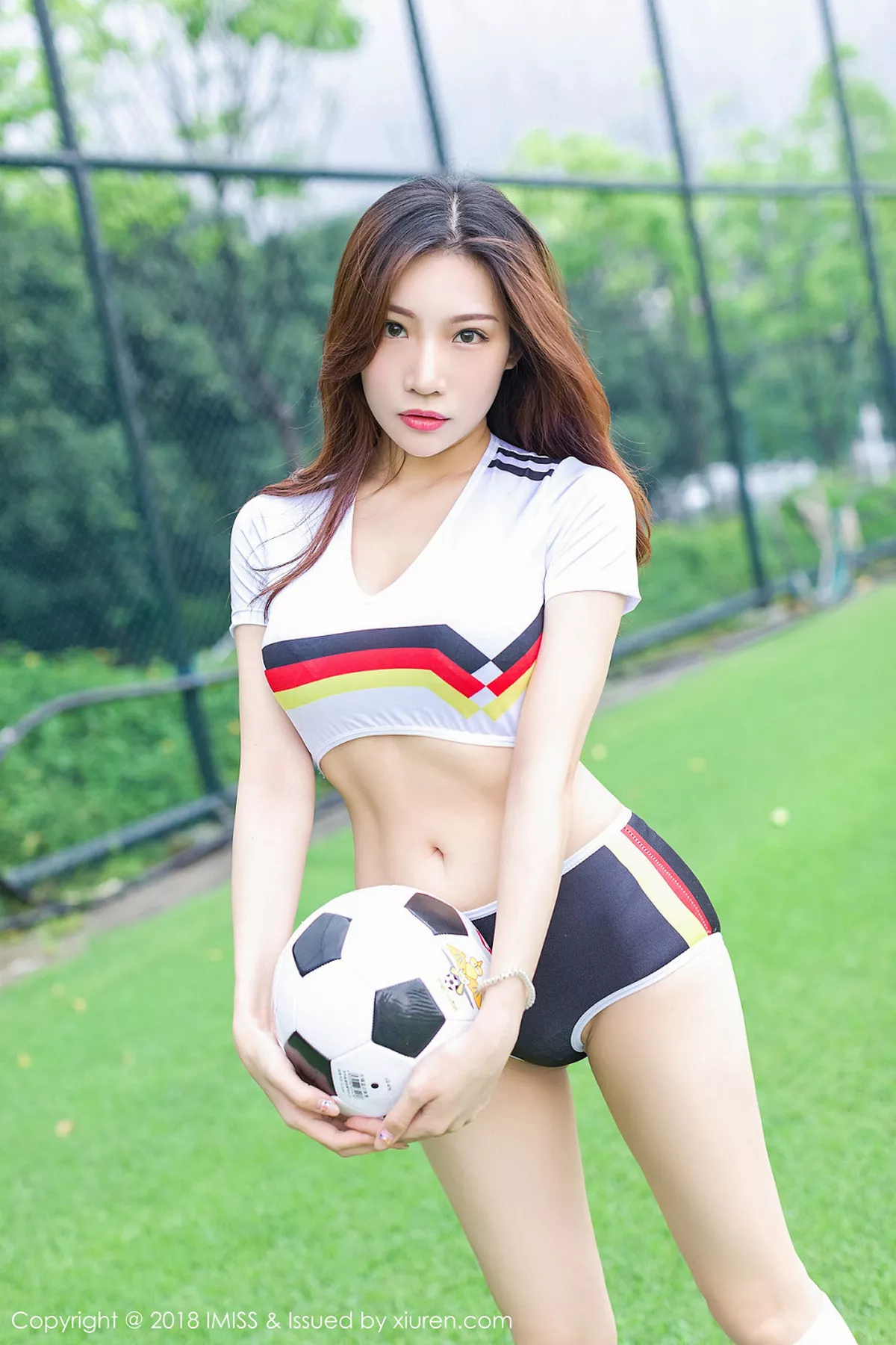 秀人集.com_[IMISS爱蜜社]Vol.255_女神小狐狸Sica世界杯性感足球宝贝服饰秀完美身材写真32P