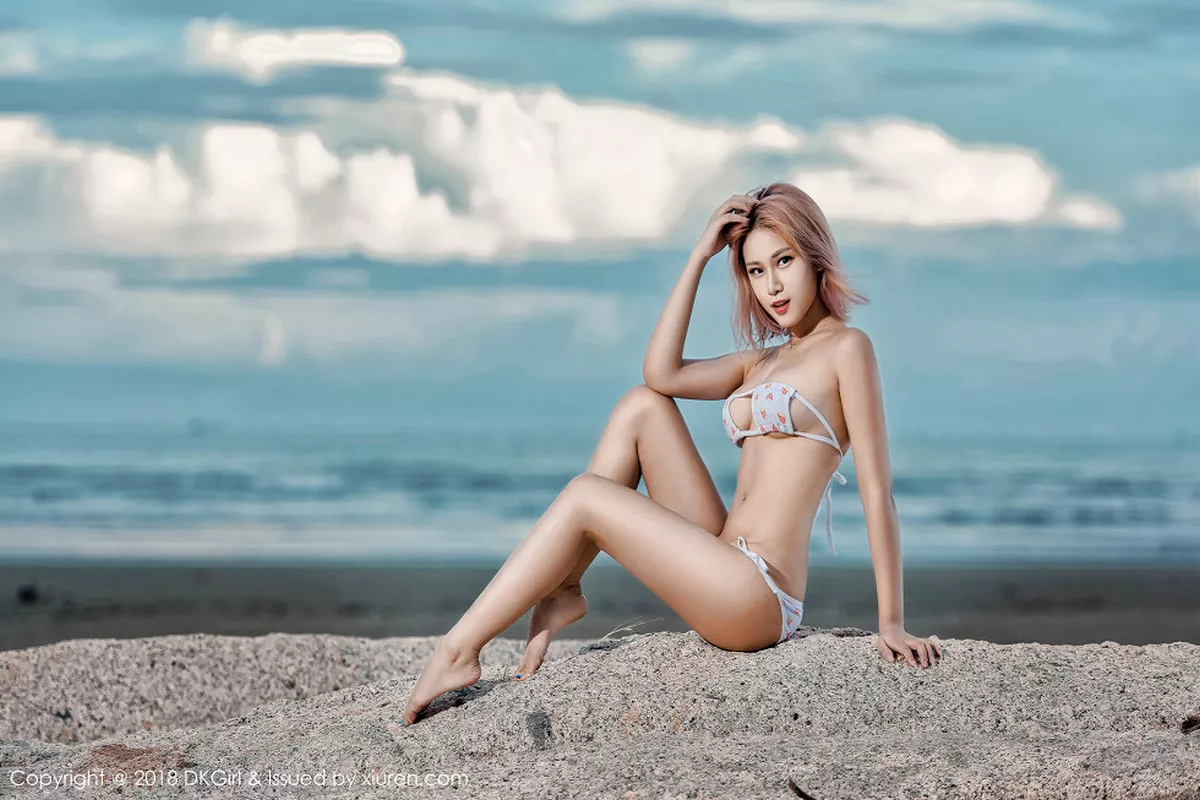 秀人集.com_[DKGirl御女郎]Vol.074_嫩模萌宝儿BoA户外白色蕾丝内衣美乳露点喷血诱惑写真50P