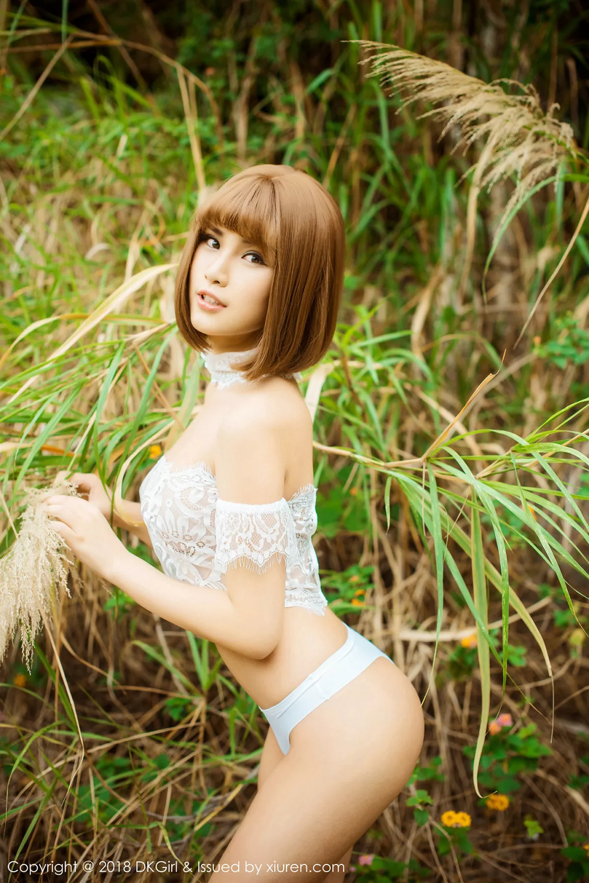 秀人集.com_[DKGirl御女郎]Vol.074_嫩模萌宝儿BoA户外白色蕾丝内衣美乳露点喷血诱惑写真50P