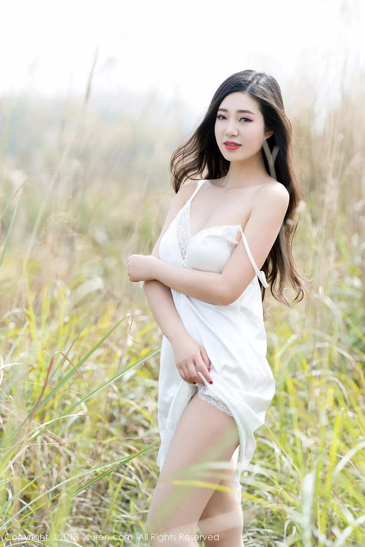 秀人集.com_[XiuRen秀人网]No.1076_女神宋KiKi户外脱白色长裙秀蕾丝印花内衣爆乳诱惑写真32P