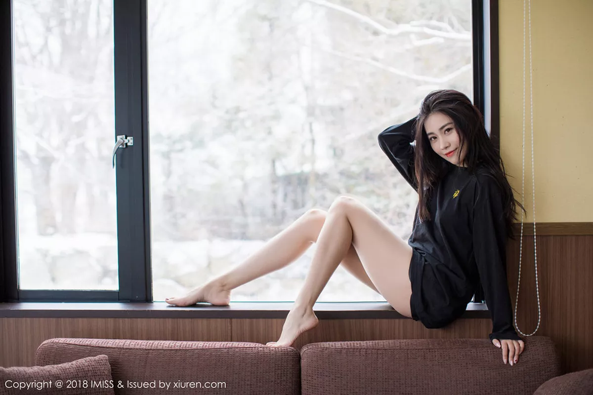 秀人集.com_[IMISS爱蜜社]Vol.262_女神许诺Sabrina北海道旅拍户外雪地优雅气质妩媚迷人写真42P