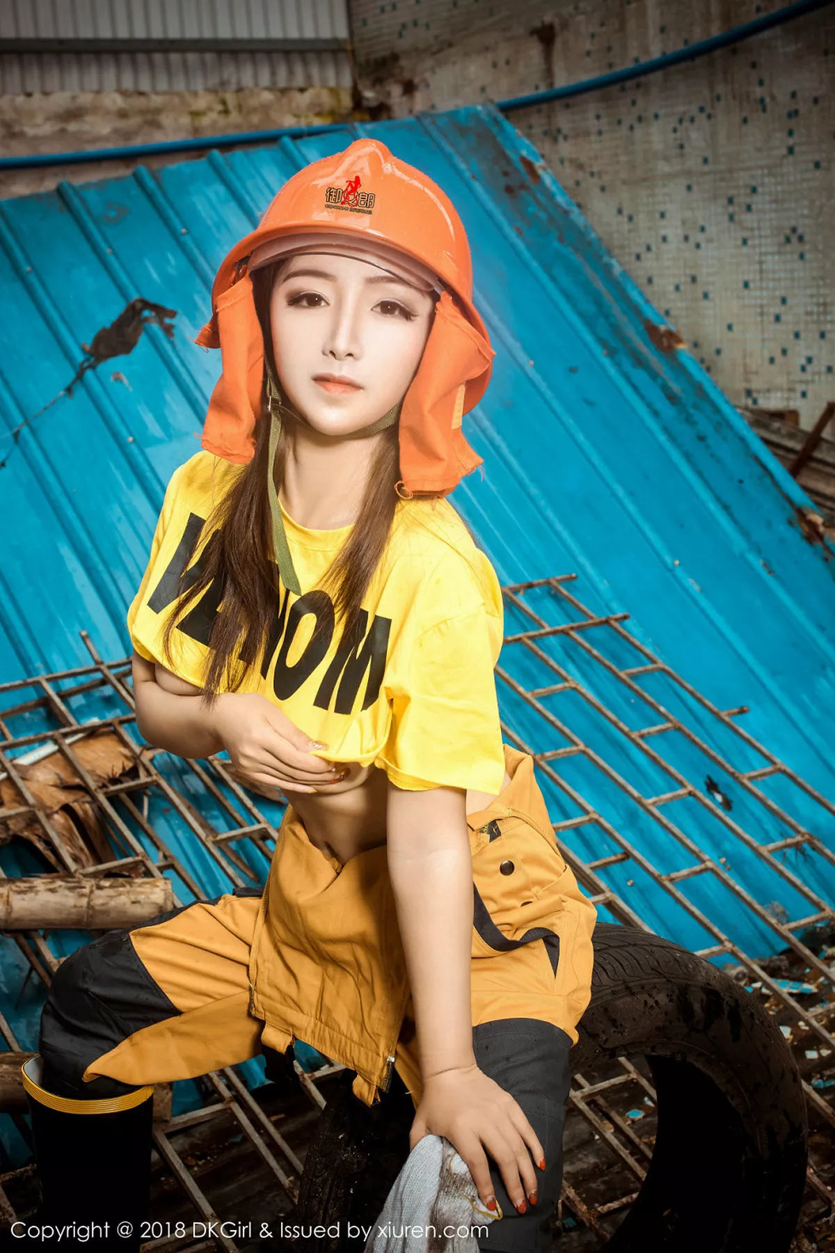 秀人集.com_[DKGirl御女郎]Vol.077_嫩模媛美人真空工装+全裸上身露丰乳肥臀惹火诱惑写真50P