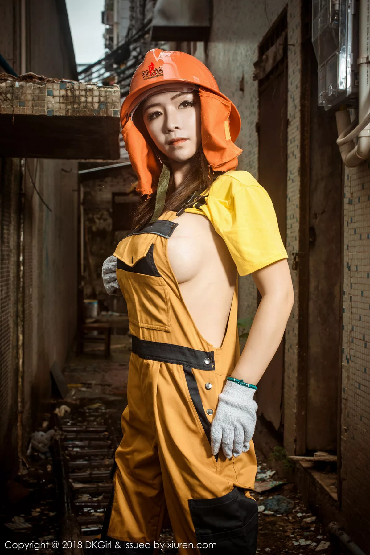 秀人集.com_[DKGirl御女郎]Vol.077_嫩模媛美人真空工装+全裸上身露丰乳肥臀惹火诱惑写真50P