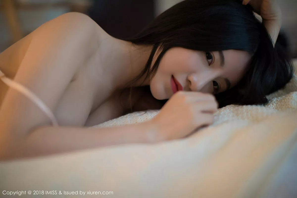 秀人集.com_[IMISS爱蜜社]Vol.265_女神绯月樱-Cherry粉色吊带蕾丝内衣撩人姿势惹火诱惑写真52P