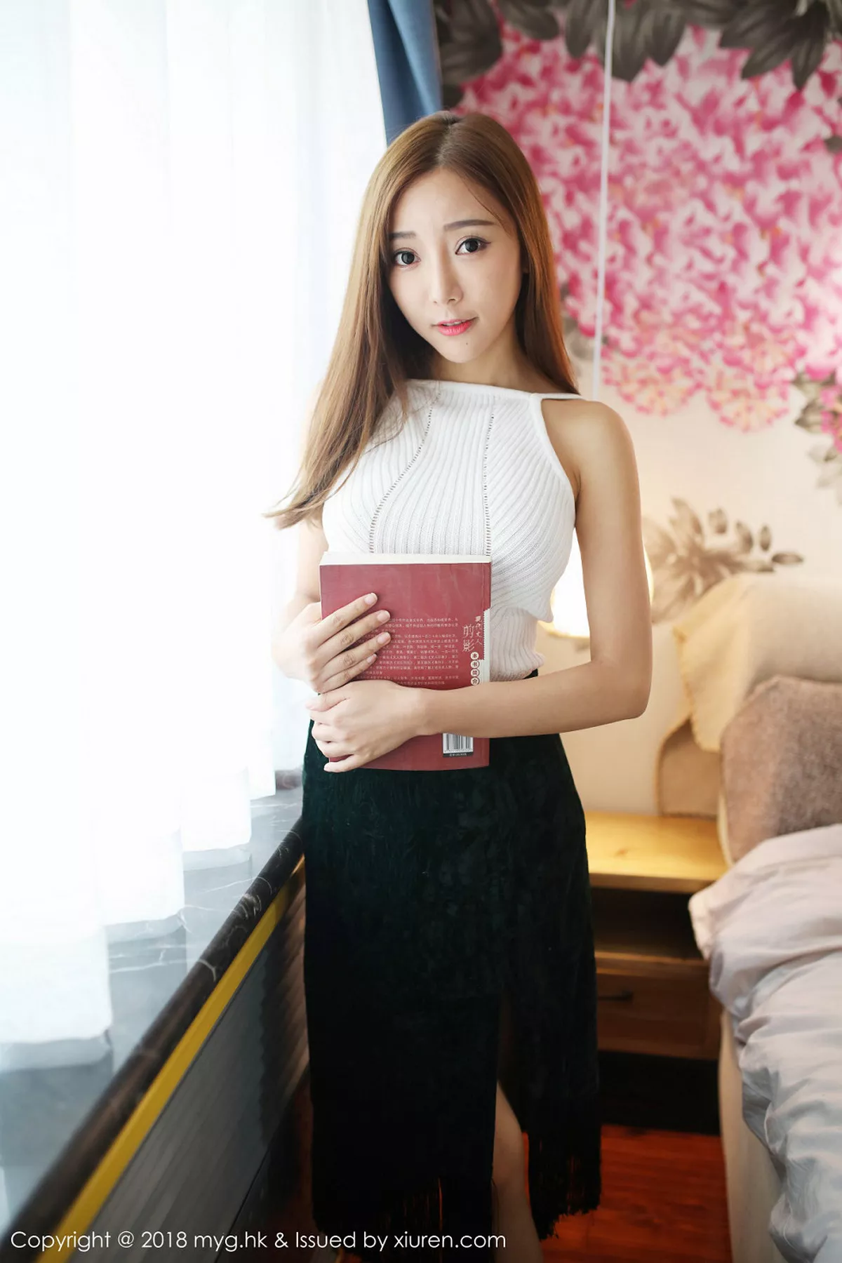 秀人集.com_[MyGirl美媛馆]Vol.293_嫩模王馨瑶yanni居家黑色吊带衣半露豪乳性感迷人写真40P