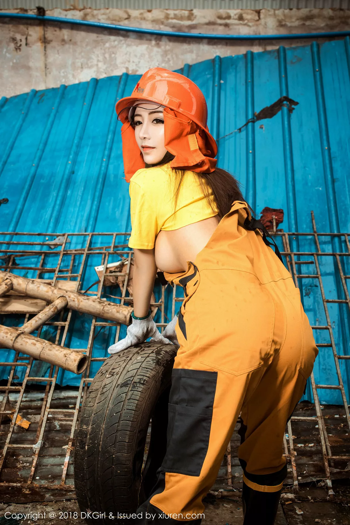 秀人集.com_[DKGirl御女郎]Vol.077_嫩模媛美人真空工装+全裸上身露丰乳肥臀惹火诱惑写真50P