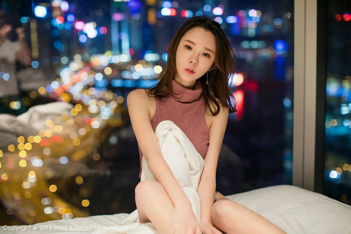 秀人集.com_[IMISS爱蜜社]Vol.273_女神萌琪琪Irene居家床上全裸上身半露豪乳撩人诱惑写真56P