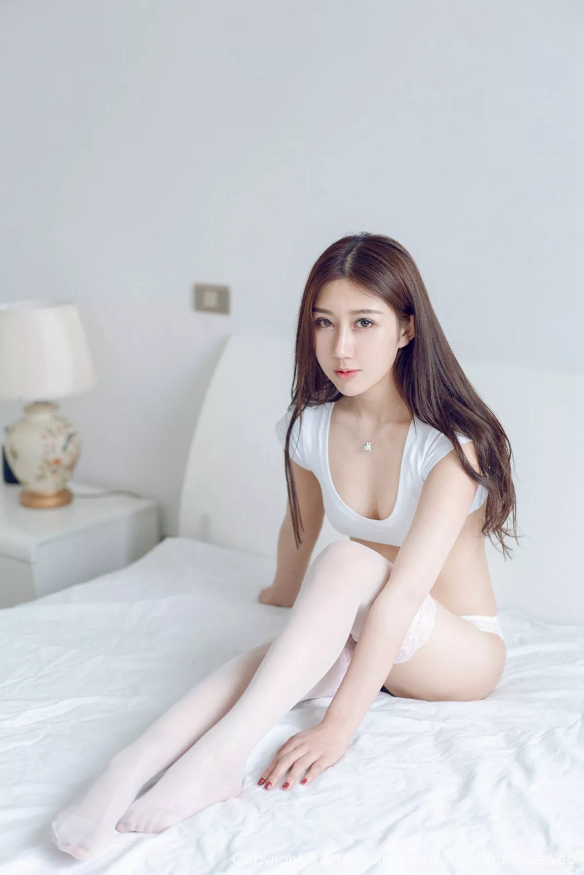 秀人集.com_[XiuRen秀人网]No.1135_嫩模晓梦may居家私房白色内衣半脱内裤秀白嫩翘臀诱惑写真40P