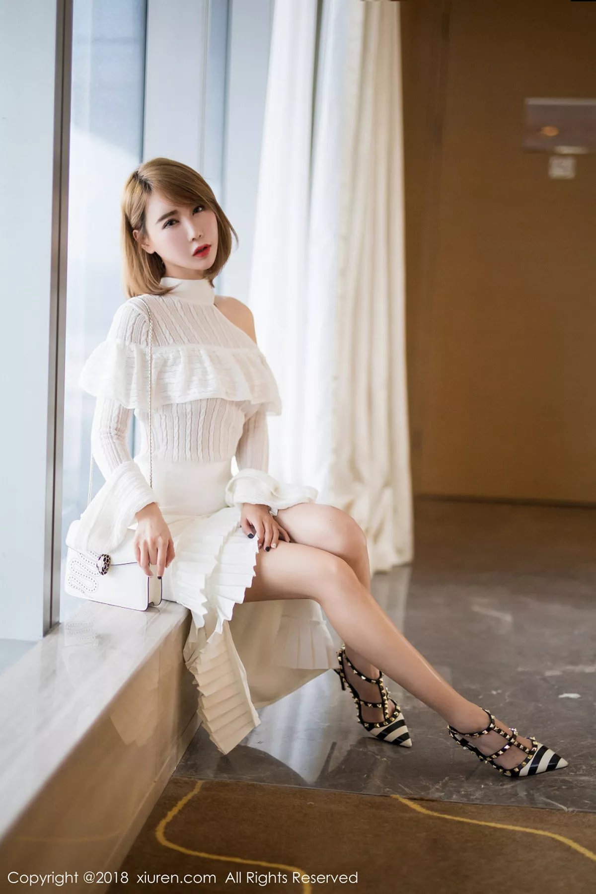 秀人集.com_[XiuRen秀人网]No.1121_嫩模楚恬Olivia私房白色内衣撩衣露豪乳半球极致诱惑写真57P