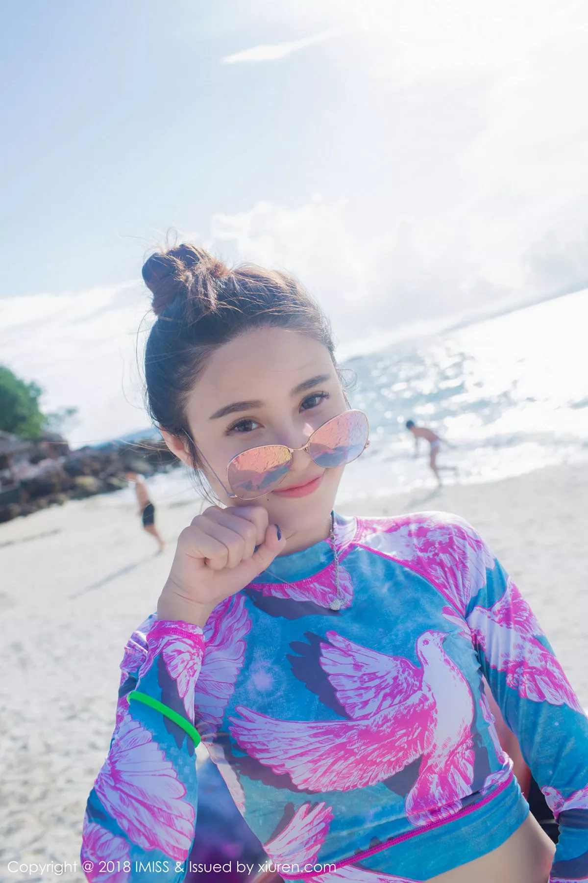 秀人集.com_[IMISS爱蜜社]Vol.279_丽质美女艾司沙滩边红色内裤+泳池边性感比基尼秀完美身材写真52P