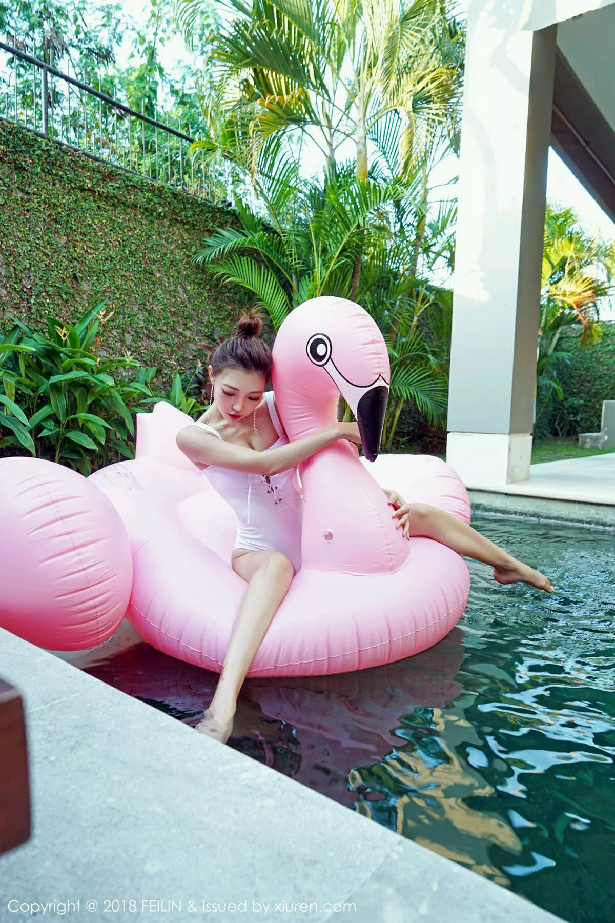 秀人集.com_[FeiLin嗲囡囡]Vol.157_嫩模冯木木LRIS班塔延岛旅拍OL女秘开档黑丝裤袜诱惑写真44P