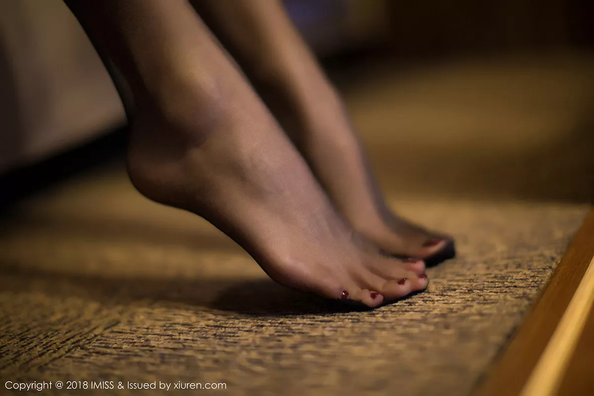 秀人集.com_[IMISS爱蜜社]Vol.277_女神许诺Sabrina北海道旅拍私房内衣系列秀白嫩肌肤性感写真42P